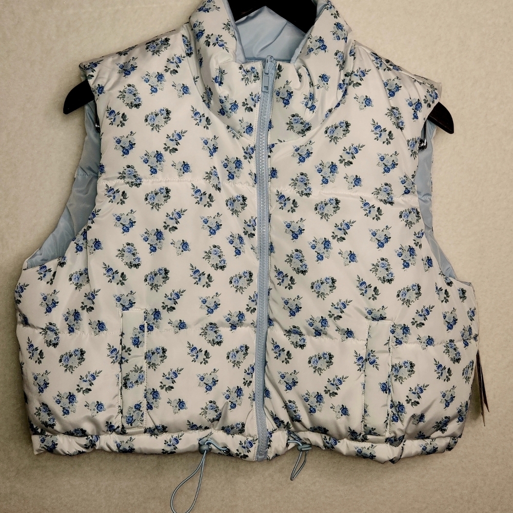 Faded Rose Multi-Floral Reversible Puffer Vest. Women's XL New With Tags.